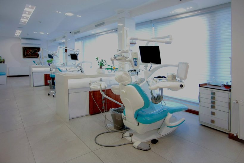 Tratamento de canal sendo realizado com anestesia na Odontoclinic Sumaré